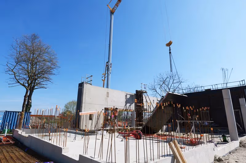 Début Avril : préparation du coffrage de la partie Est du Pré-Eau