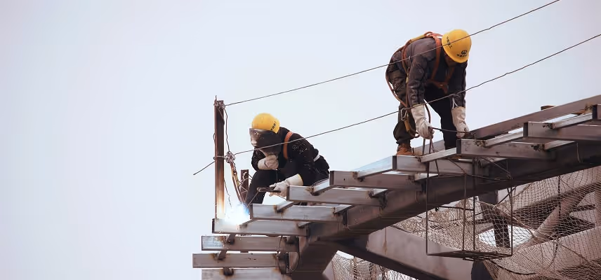 Dos tipos en construcción