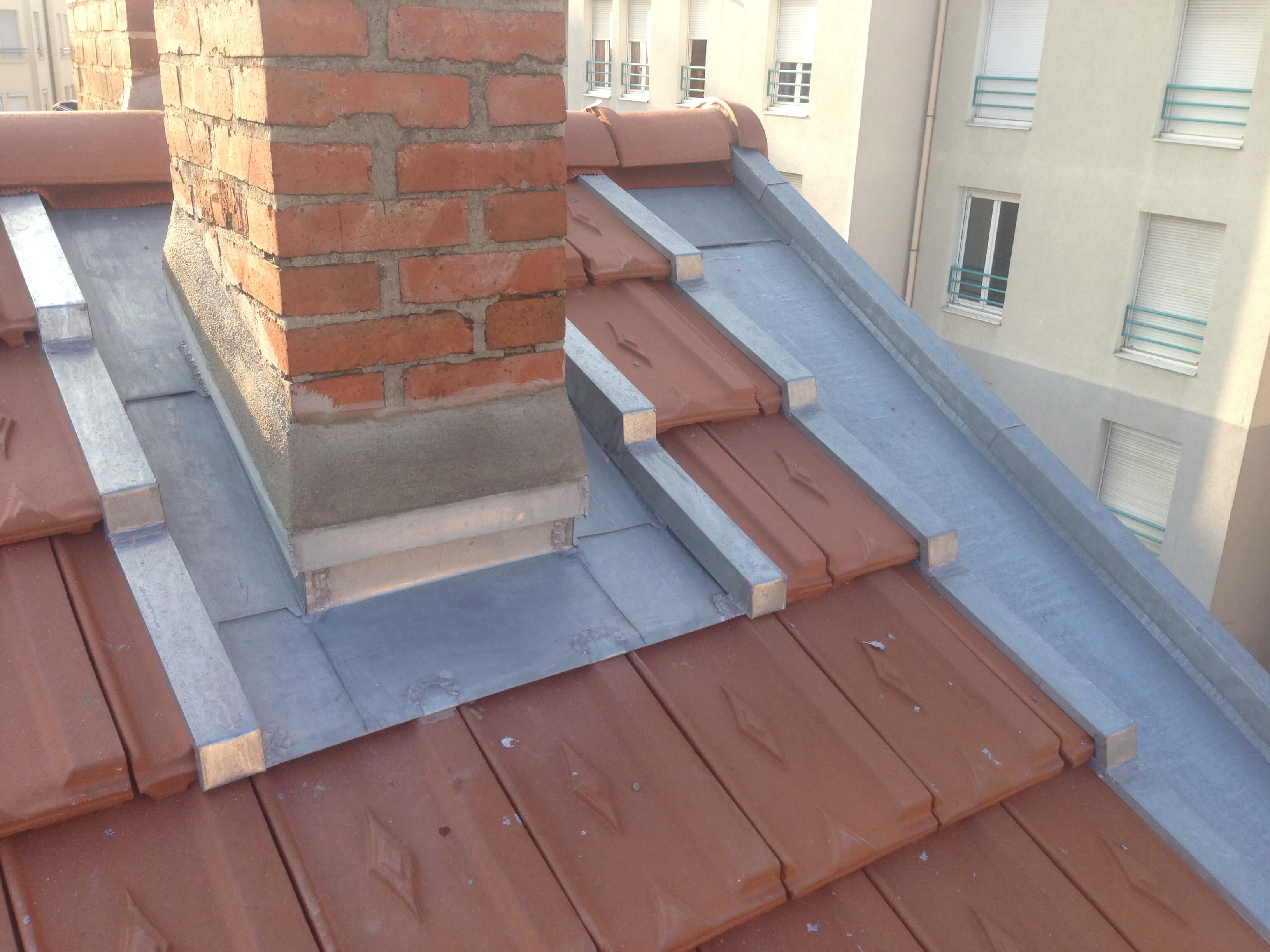 image of a roofer at work