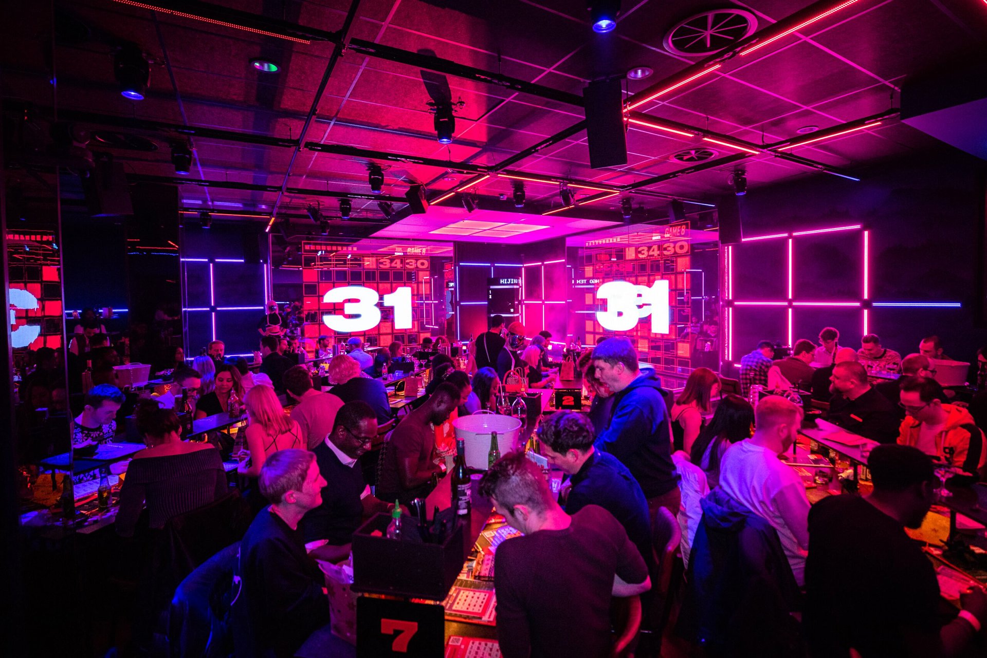 Hjingo bingo, London interior