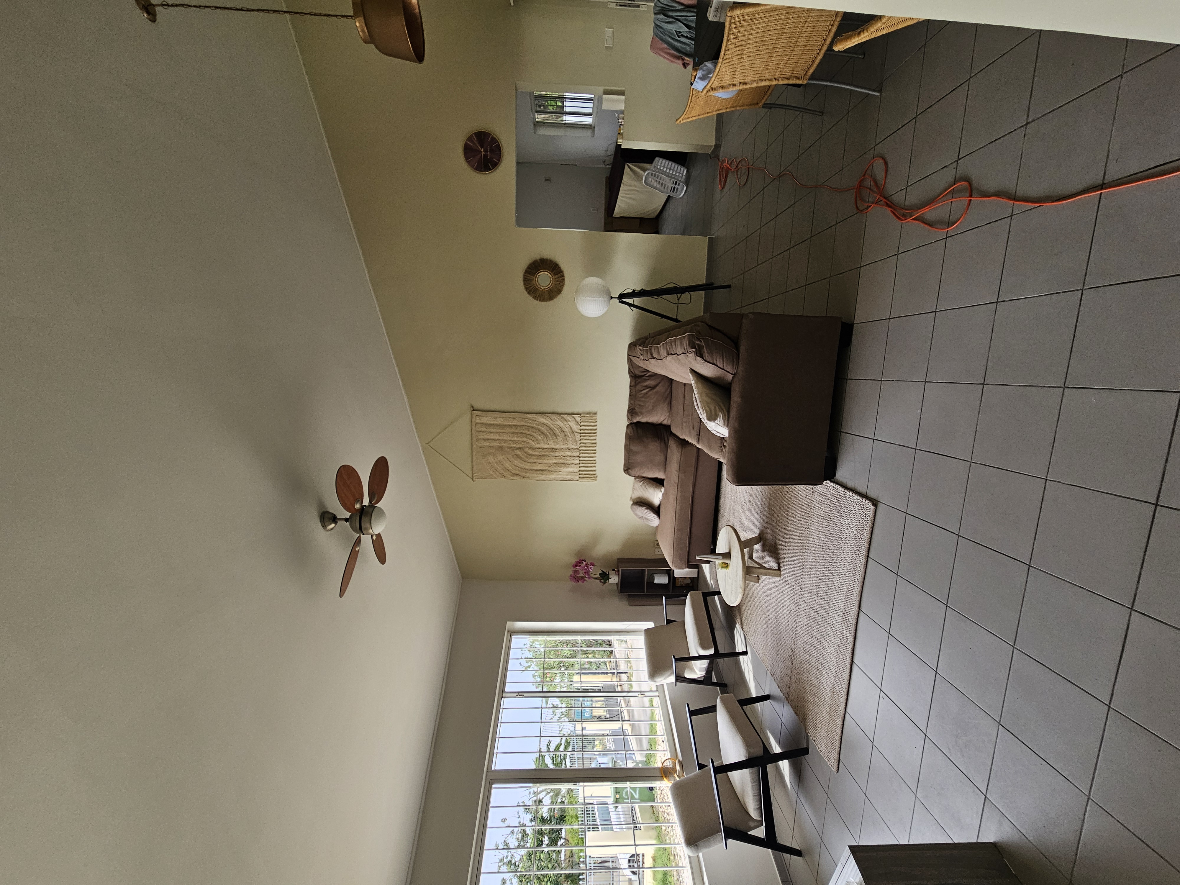 image of luxury travel experiences (tropical beach resort)