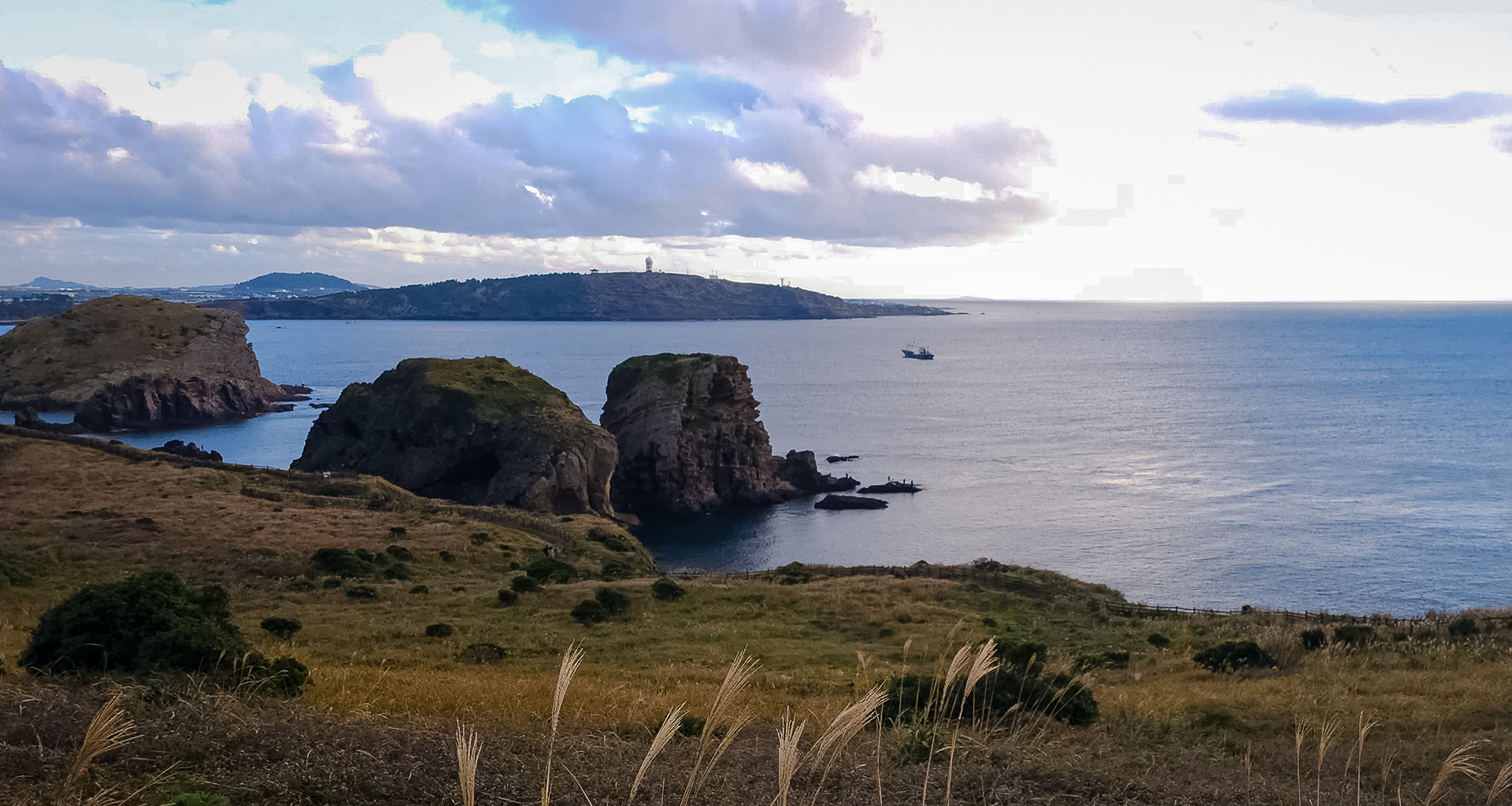 '차귀도'에서 보는 바다 풍경.
The view of the sea from "Cha Guido".