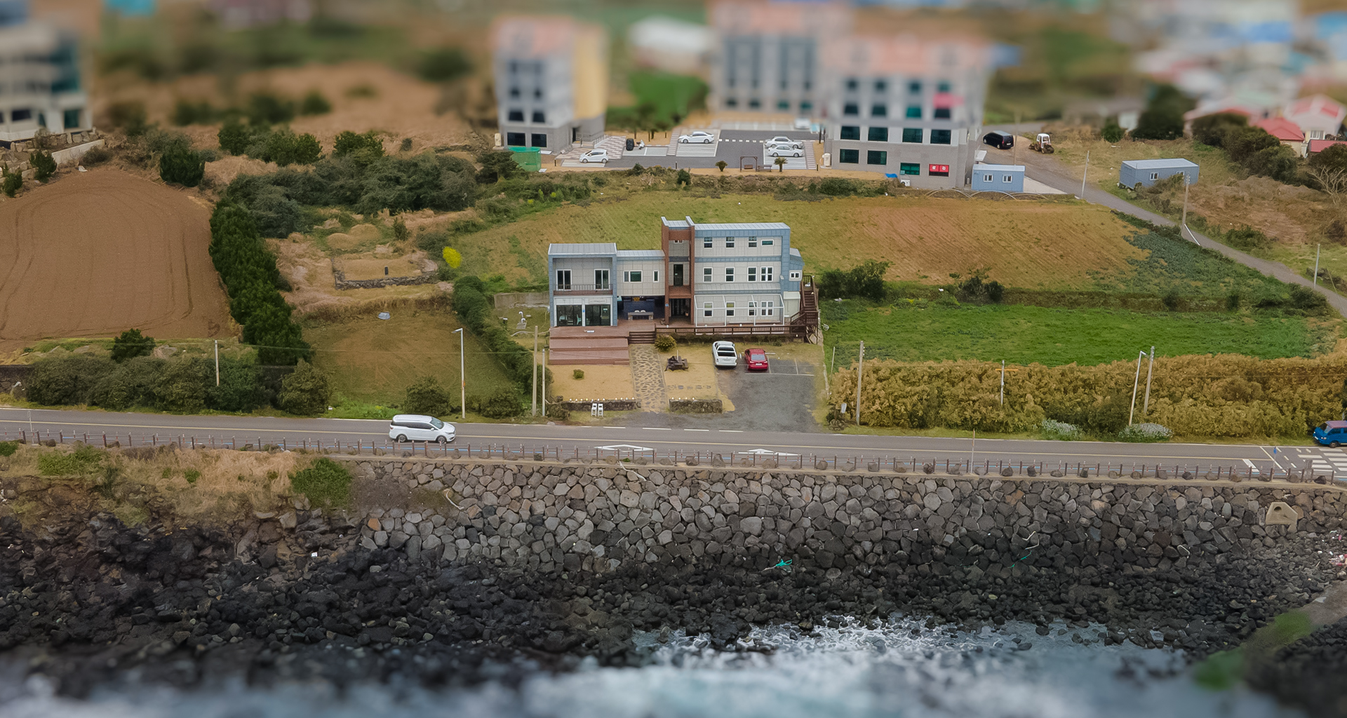 '제주늘보의오후' 시설의 주변 환경 장면.
The surrounding environment scene of the 'JEJUNEULBO' facility.