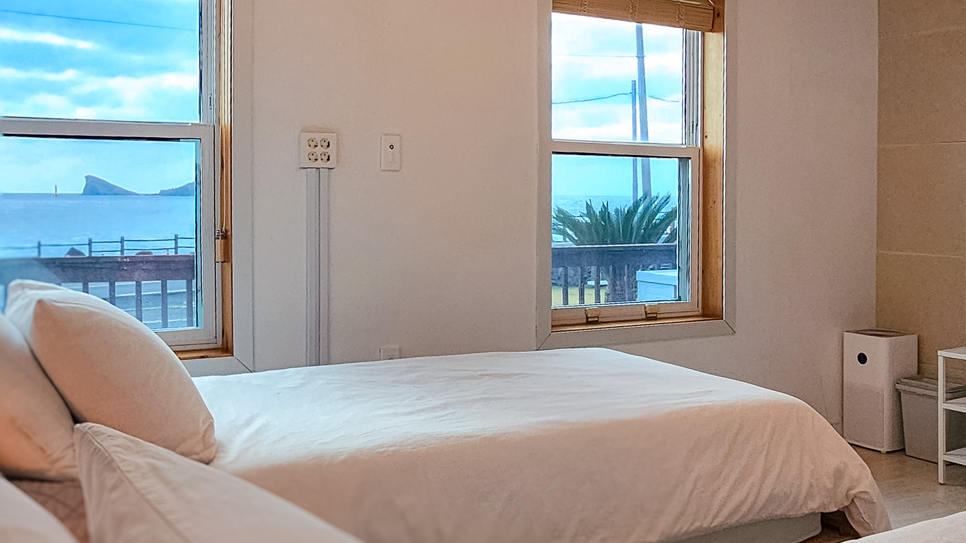 '제주늘보의오후' 1층 트윈룸 객실 분위기. The atmosphere of the twin room on the 1st floor of 'JEJUNELBO'