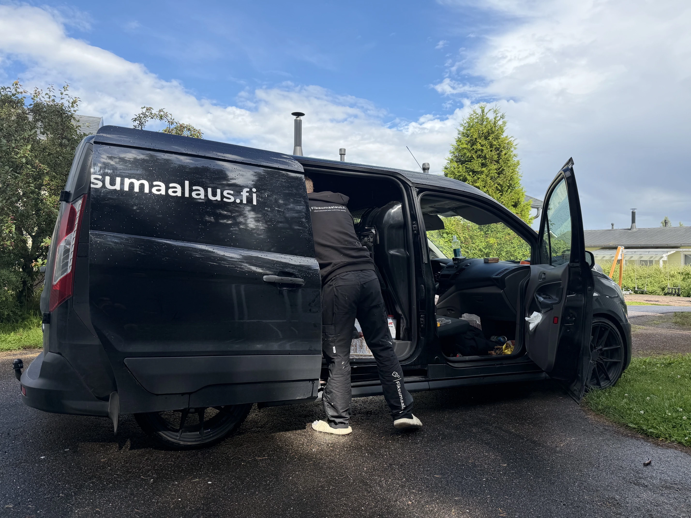 Taloyhtiön pientaloalueen julkisivujen puuosien huoltomaalaus Järvenpäässä, julkisivuremontti vai huoltomaalaus
