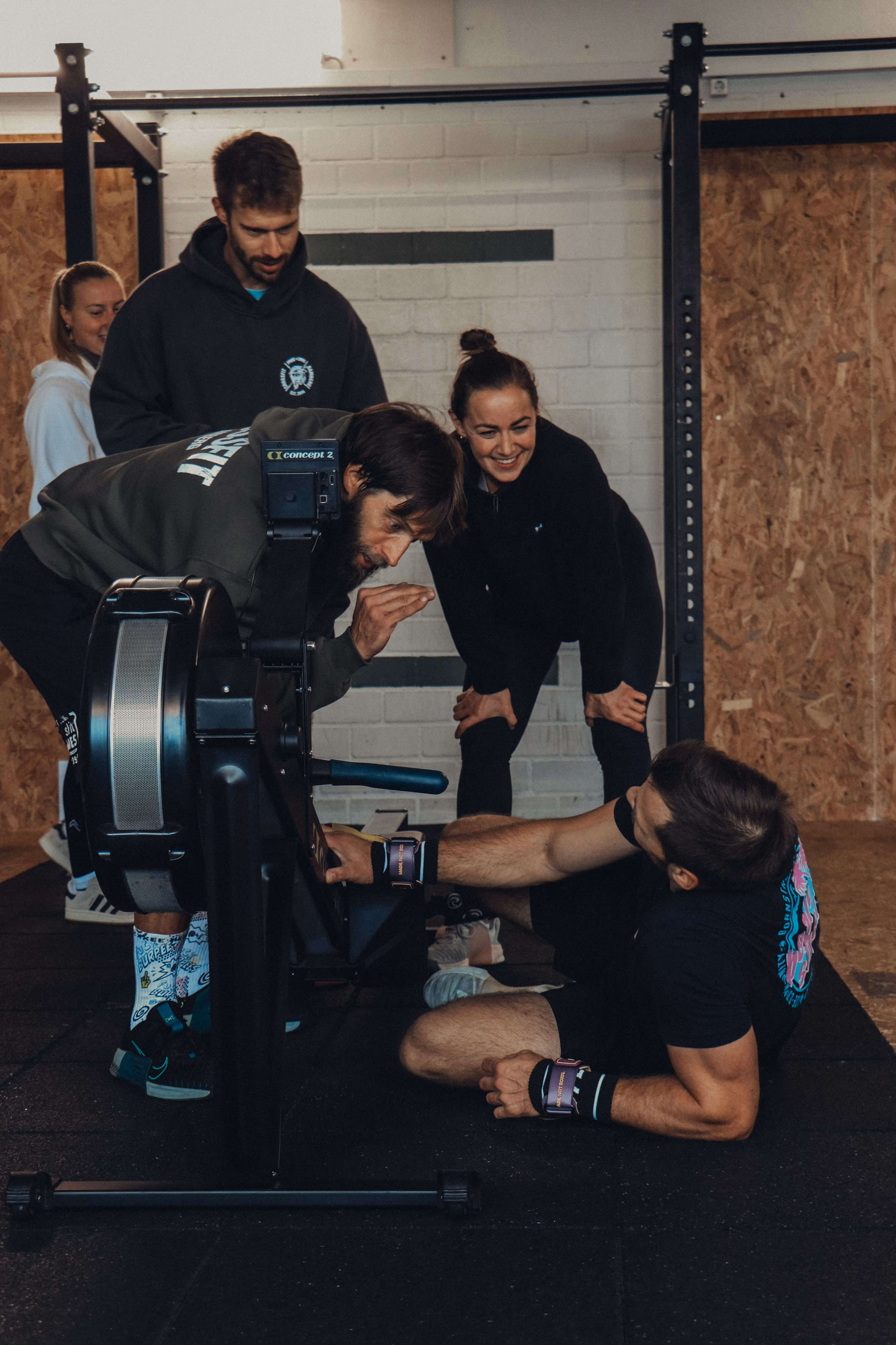 Mehrere Personen beim Workout