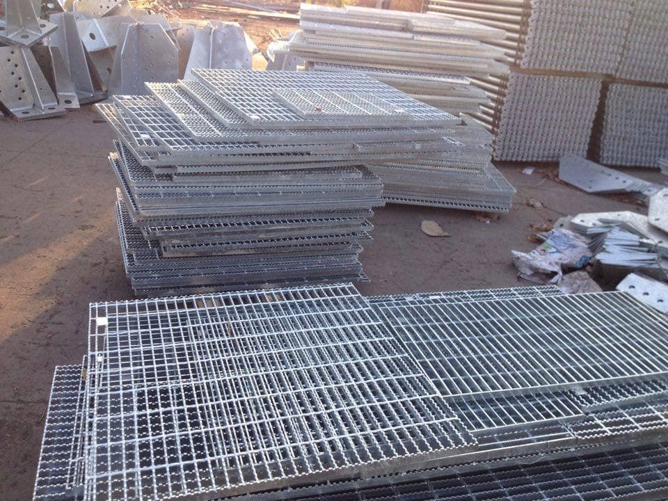 Tấm Sàn Grating Mạ Kẽm - Thiết kế chắc chắn chuẩn chất lượng - Các Sản Phẩm  Composite