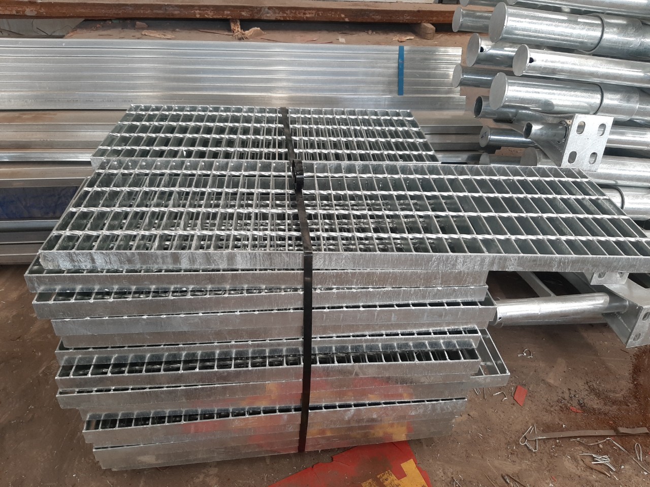 Tấm sàn grating mạ kẽm kích thước 1000×500 - Nắp Hố Ga CHS