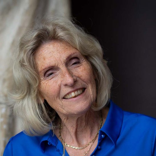 Een afbeelding waarop Rita Hey te zien is.