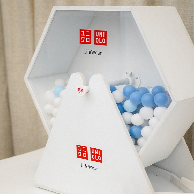 Japanese lottery game Garapon