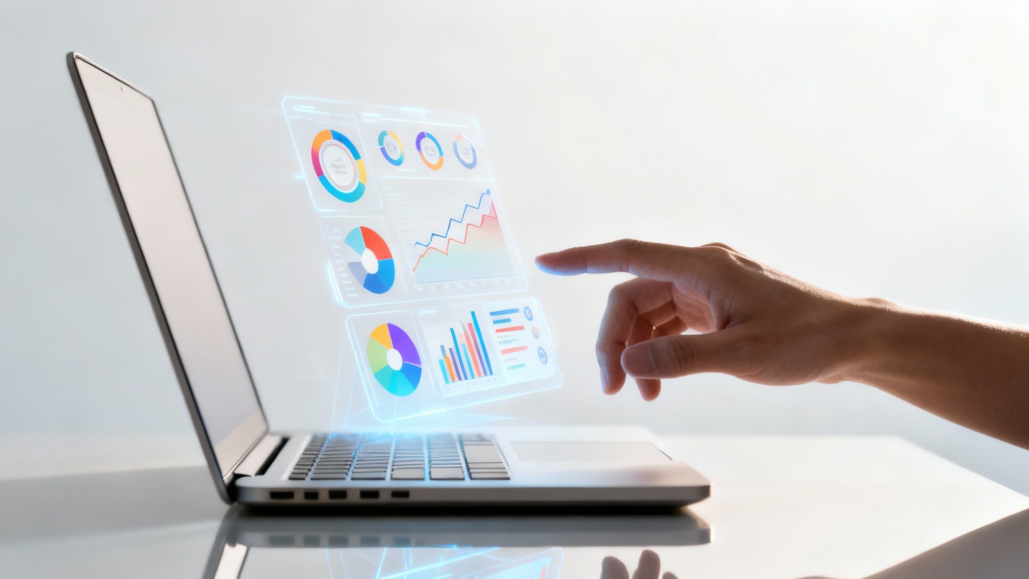 Mano tương tác với màn hình phân tích dữ liệu ba chiều, được chiếu từ một máy tính xách tay hiện đại.