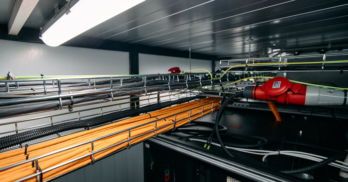 Liquid Cooling for Data Centers: DLC, Immersion, and Rear-Door Heat Exchangers