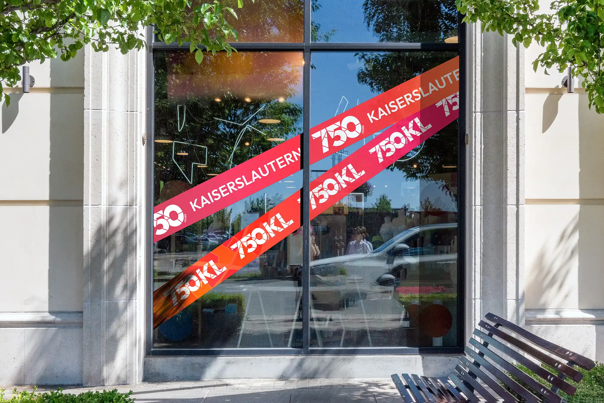 Banner 750KL in einem Schaufenster