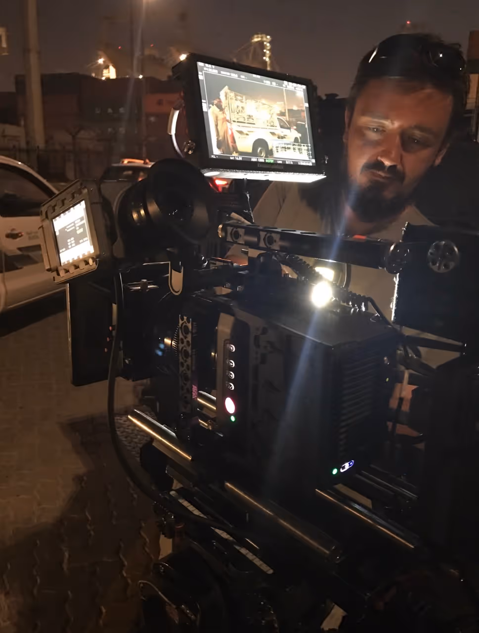 Behind the Scenes DP World, Willem Martinot tijdens opnames Olvi’s Lace brandmovie – Limestone Pictures