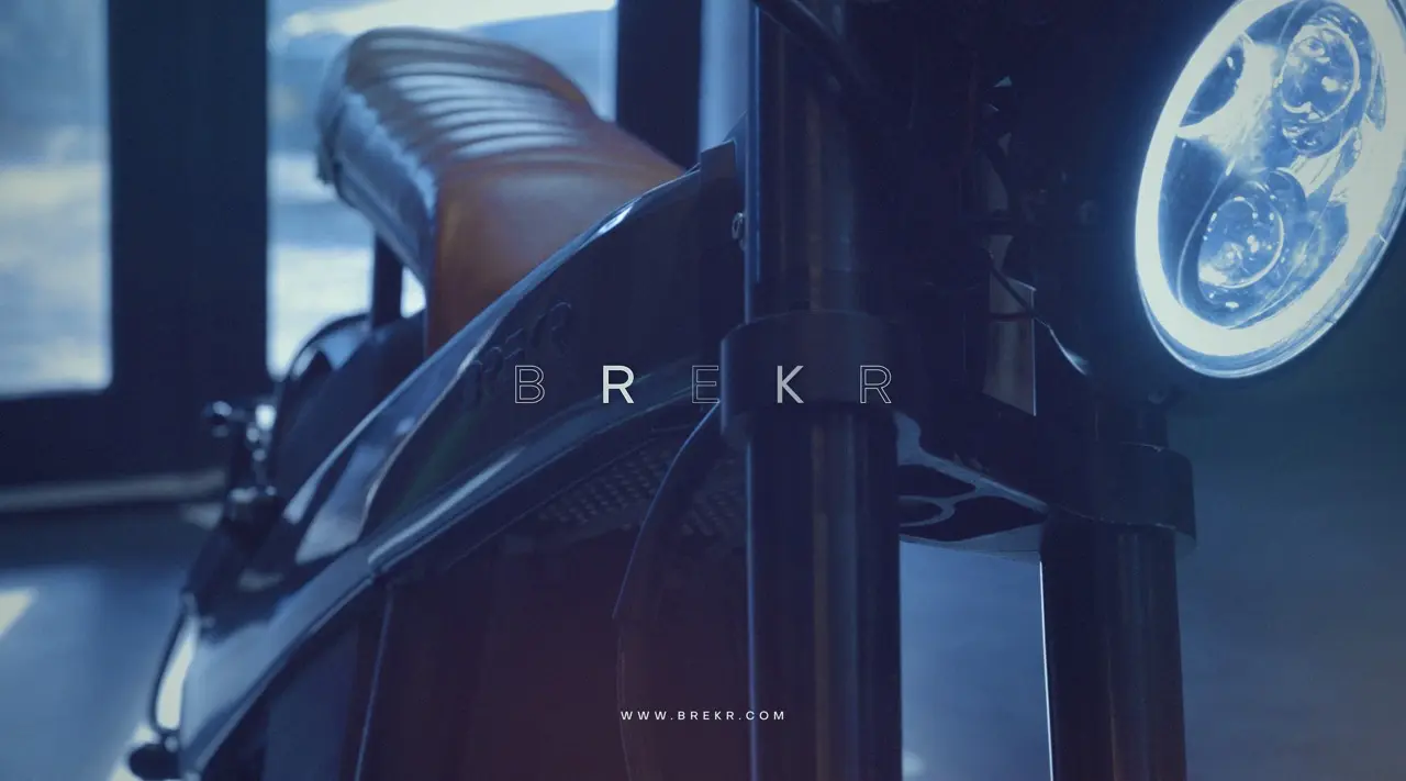 Detail van een Brekr elektrische motorfiets koplamp - Productvideo door Limestone Pictures.