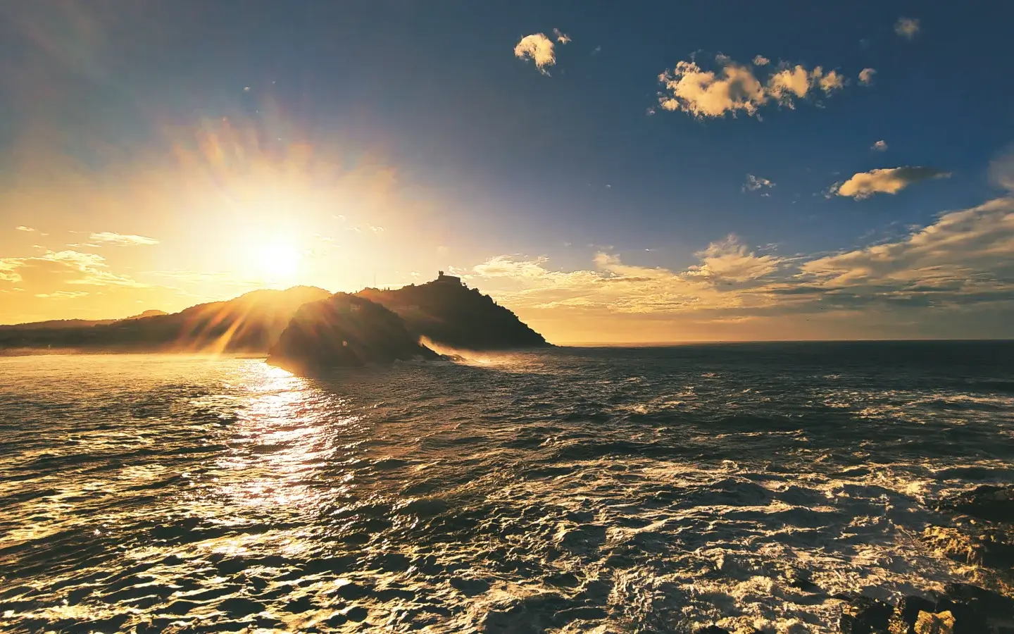 Donostia San Sebastian bei Sonnenuntergang im Herbst