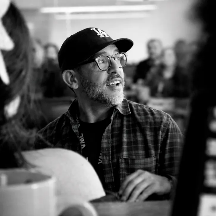 I’m Daniel Mendoza González, a Senior UX/UI Designer with over 15 years of experience in user-centered design, branding, and visual identity systems