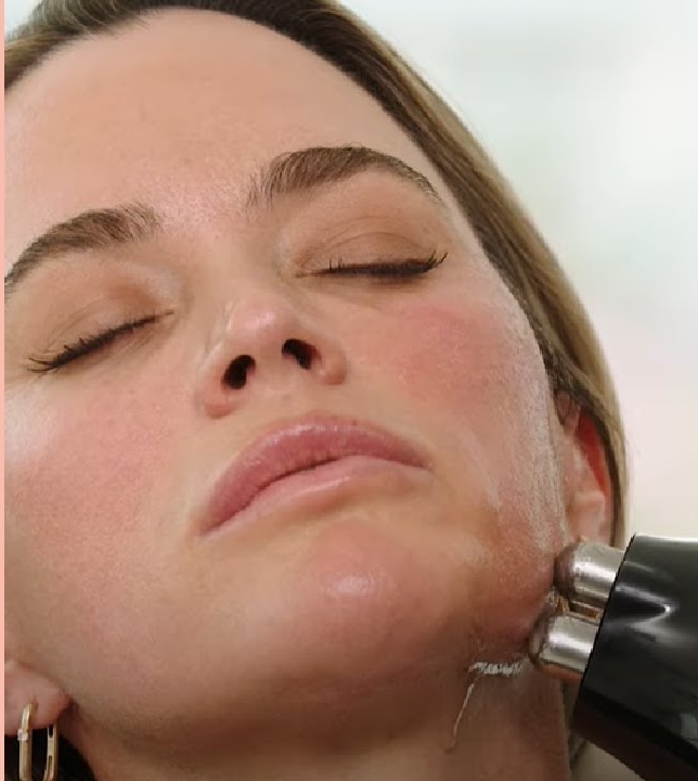 triLift facial stimulation treatment