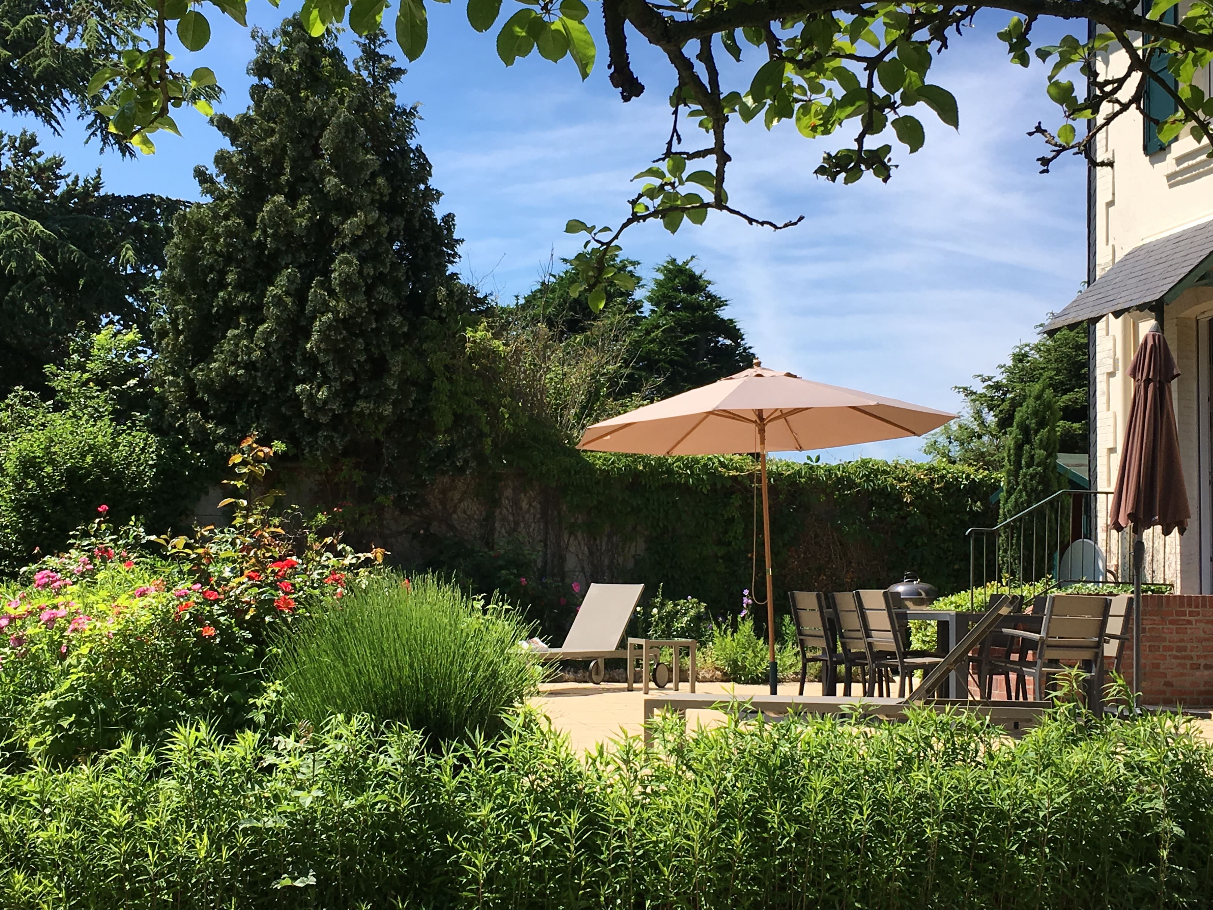 Italian cottage between the vineyards