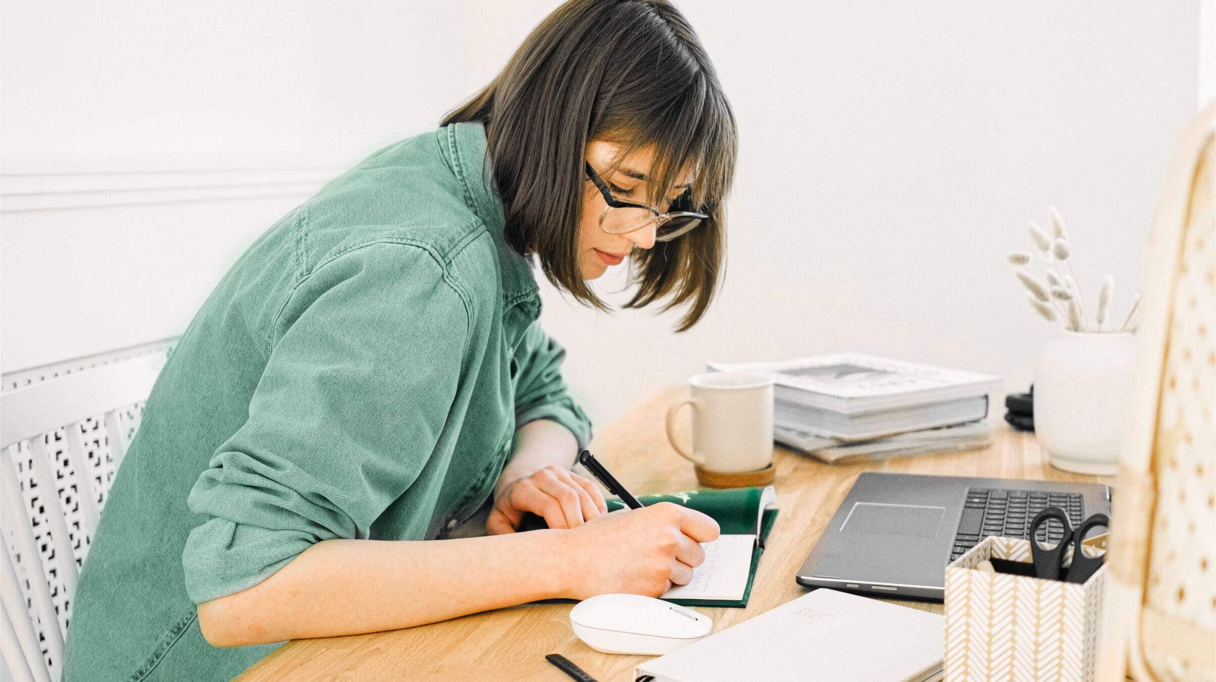 How to save money - 8 simple ways to start saving money every month