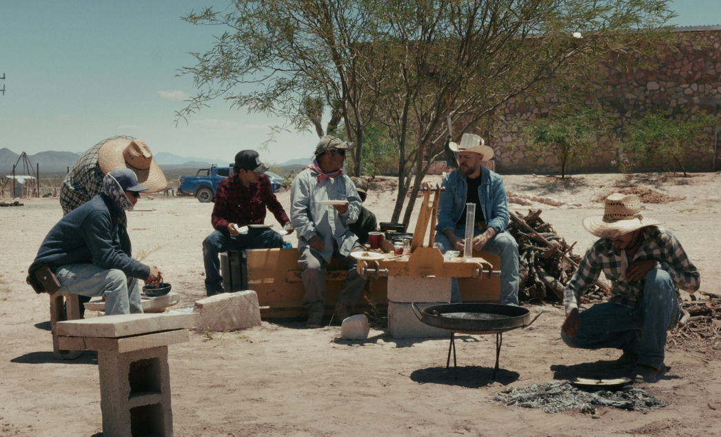 El Chamán and the crew sitting together in the Zone of Silence