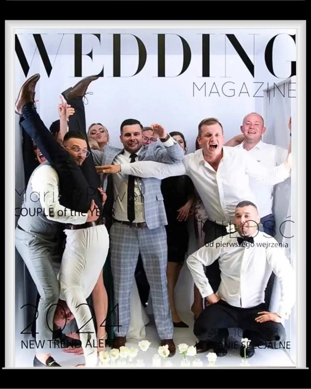 Gruppe von einer Hochzeit machen in einem Vogue Magazin Box von Shotbox ein Foto