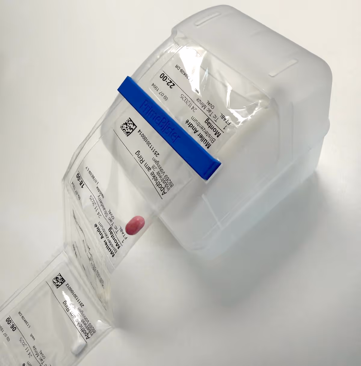 Medikamentenblister im Spender für die patientenindividuelle Verblisterung im Blisterzentrum Dr. Henle