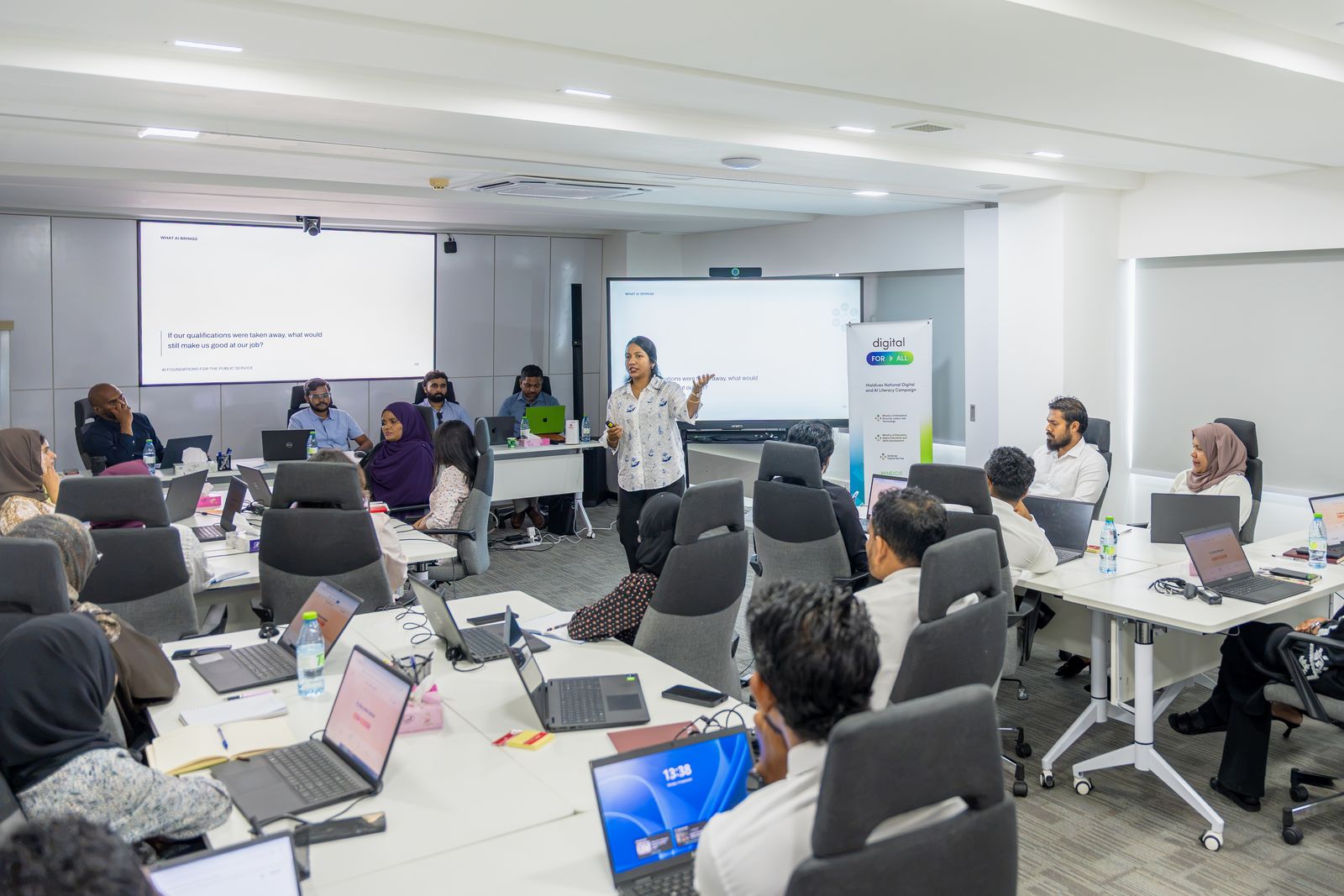 Public-service officers in a full AI training session