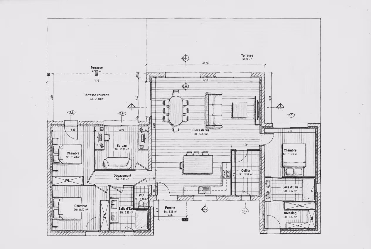 Plan au sol en noir et blanc d'une villa moderne avec trois chambres, un bureau, une pièce de vie spacieuse, deux salles d'eau, un dressing, un cellier, un WC, un porche, une terrasse couverte et une grande terrasse extérieure.