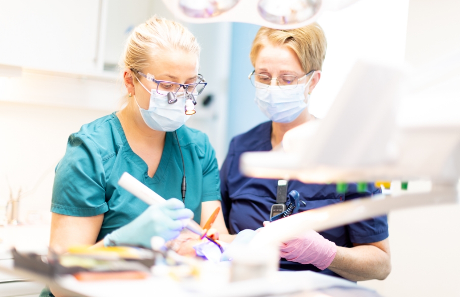 Tannlege og tannhelsesekretær