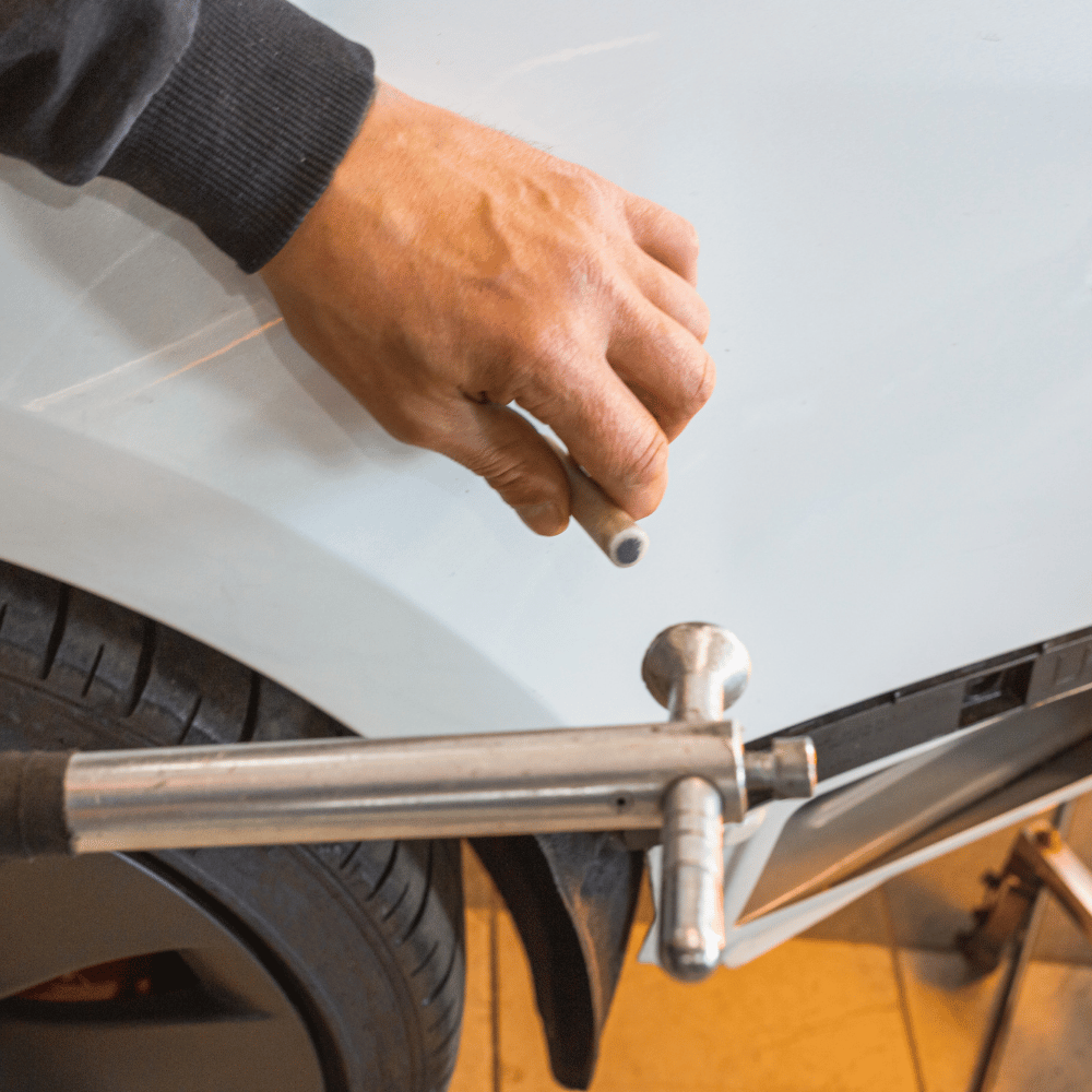 Eine professionelle Dellenentfernung beim Autowaschbären.