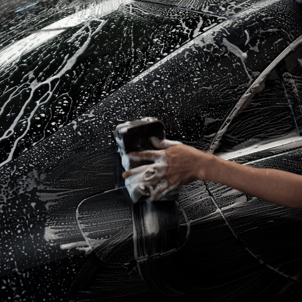 Schwarzer Audi wird professionell und lückenlos gereinigt und gewaschen.