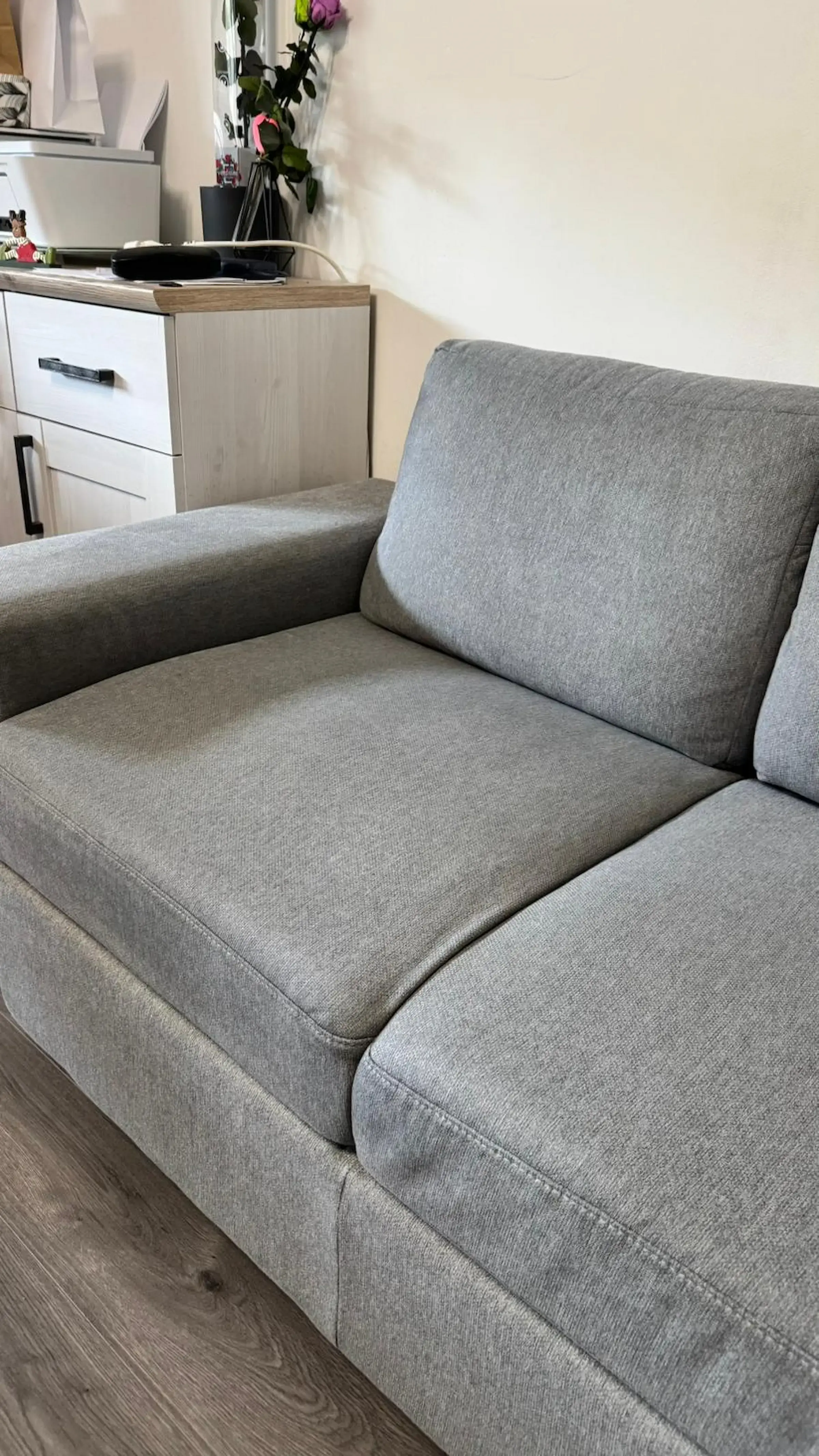 Canapé propre, comme neuf après le passage de My Shampouineuse