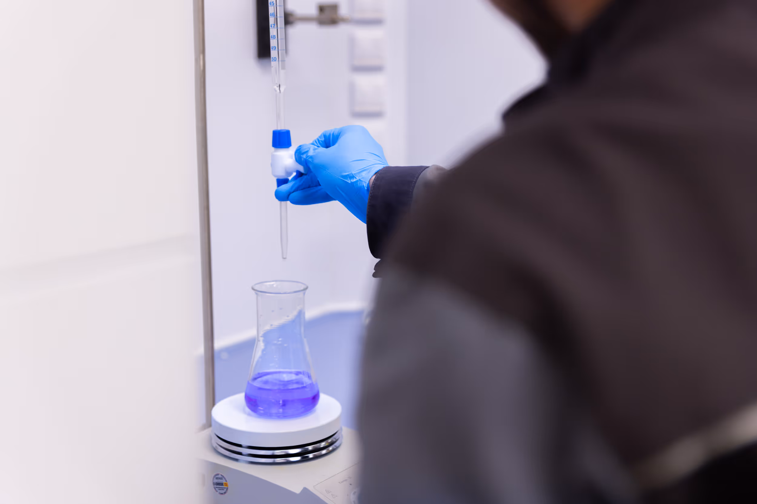 Labor_Kunststofftechnk_Chemie_Versuch