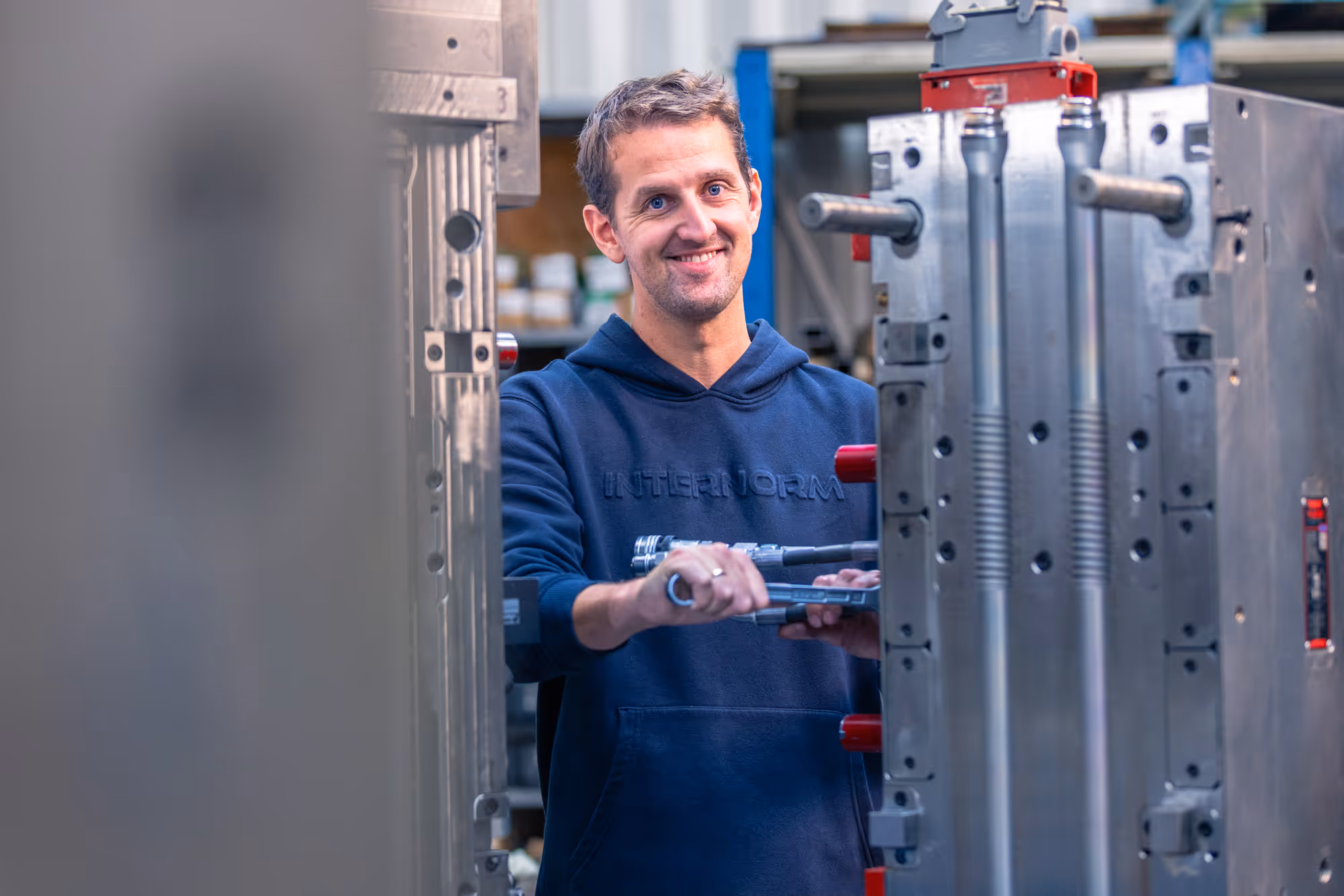 Mitarbeiter Werkzeugbau in der Produktion