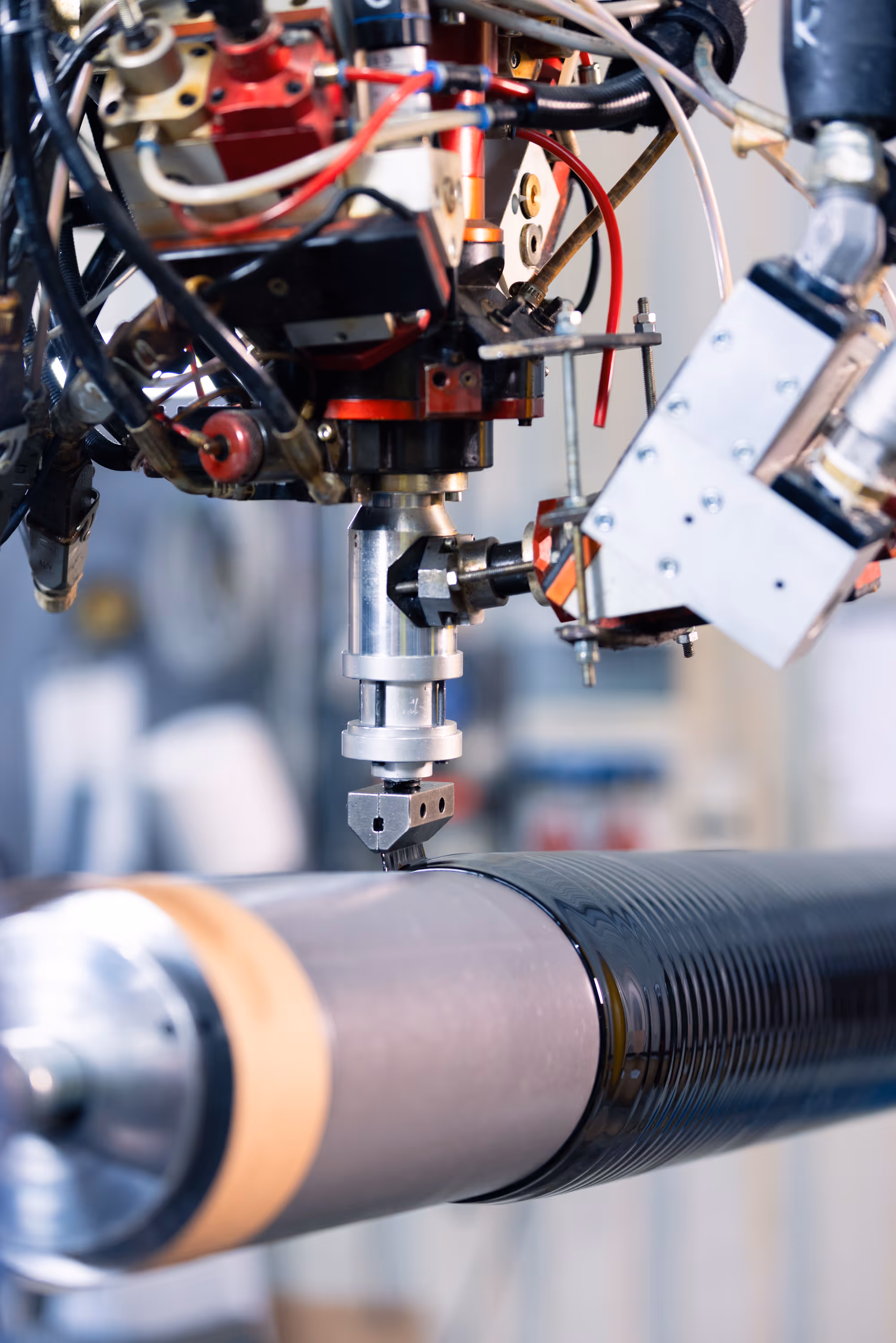 Rotational casting process of a roller