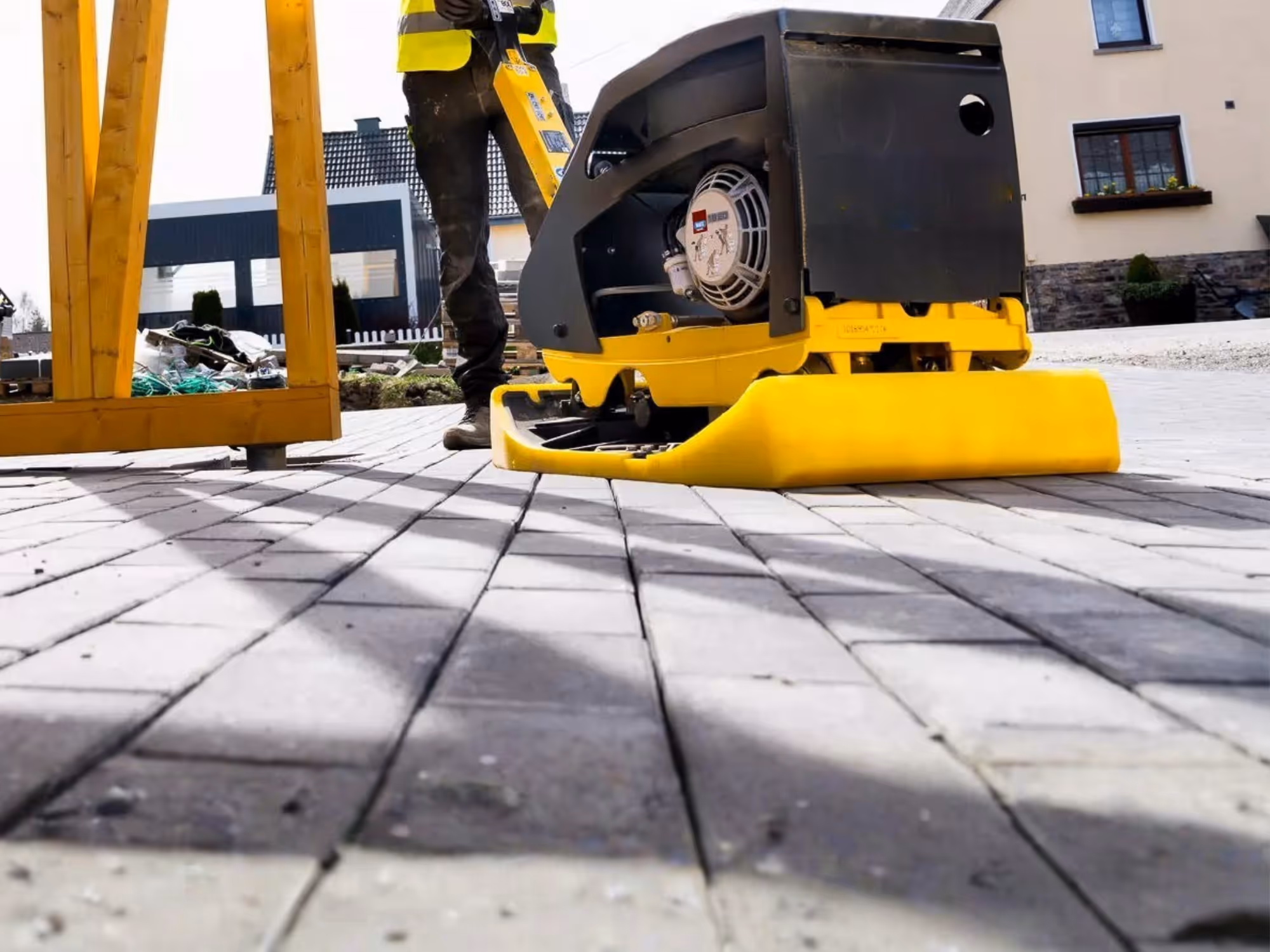 Plastics construction machine