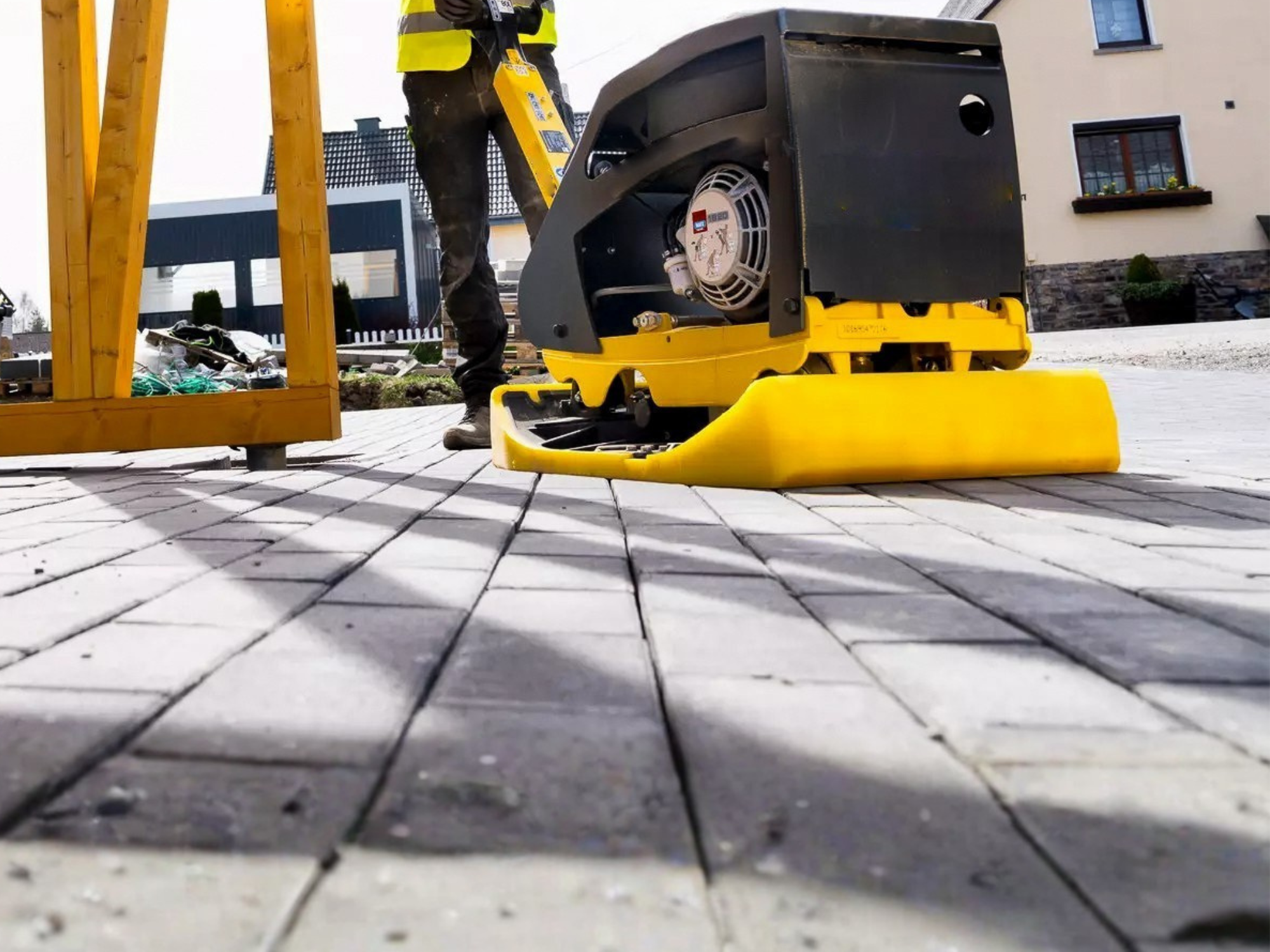 Plastics construction machine