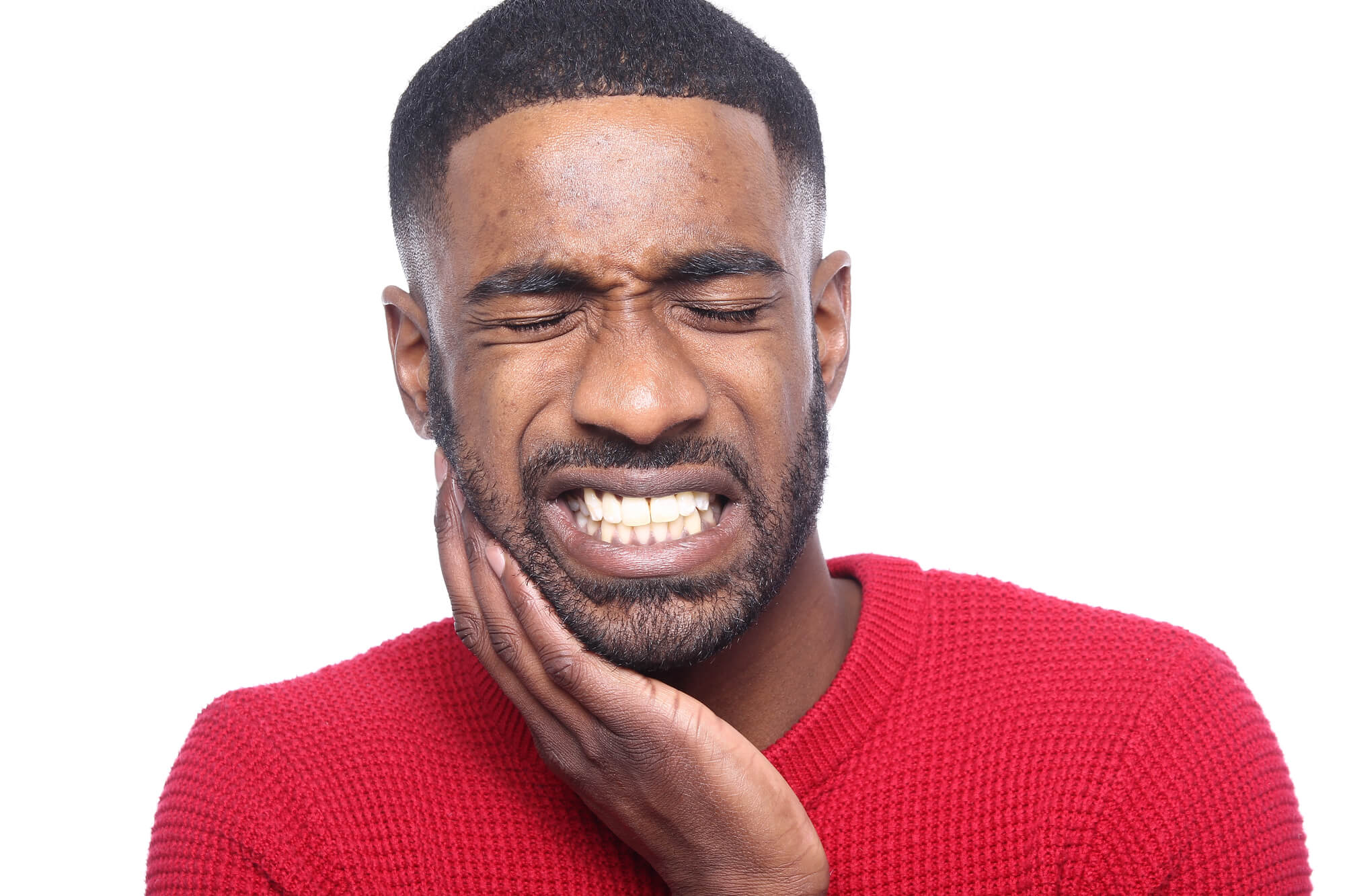 hombre con dolor dental necesita un dentista de urgencia washington heights