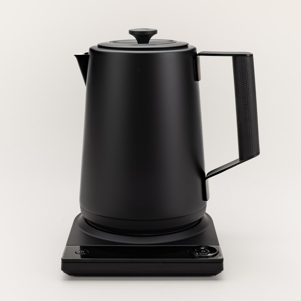 Saki stainless hot water kettle with digital readout and precise temperature control for coffee and tea enthusiasts