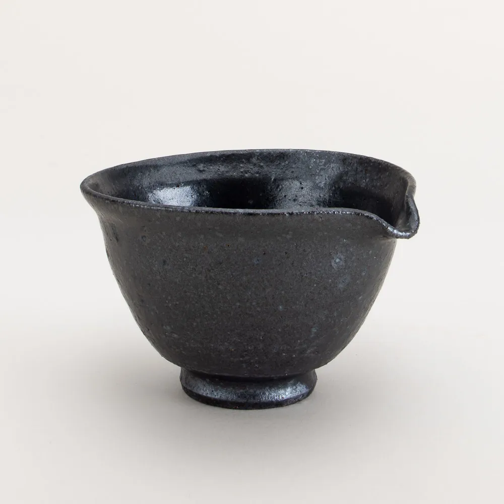 Traditionally crafted iron-black chawan handmade by Sugawara Kengo in Nara, Japan