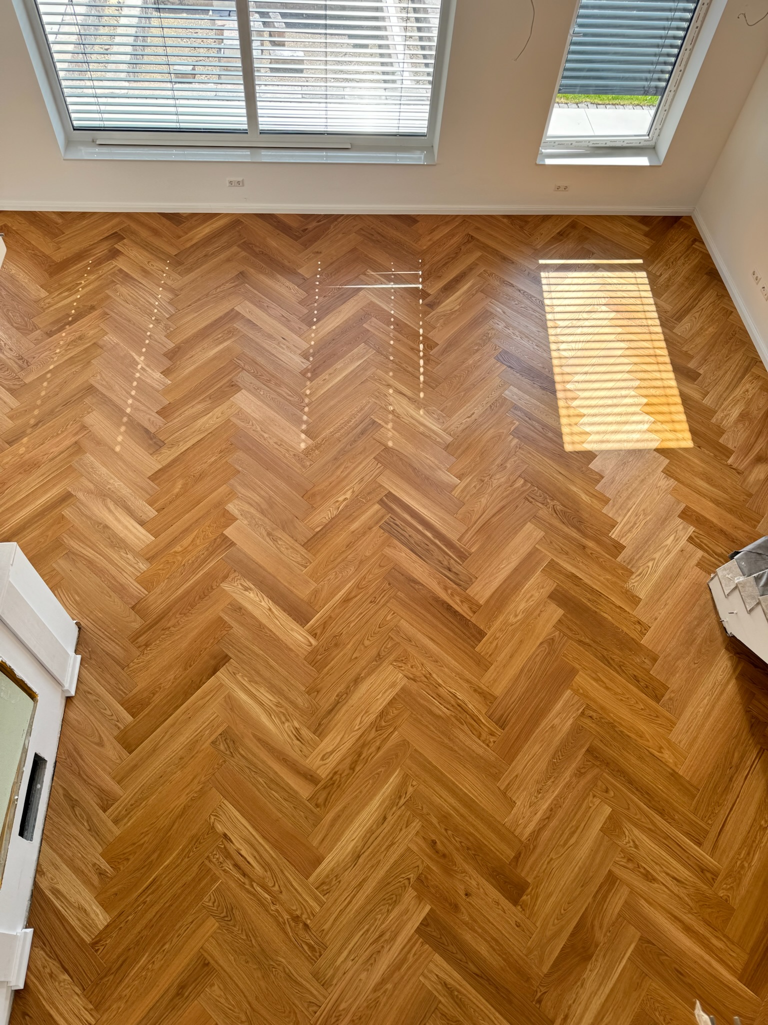 Damian Parkett – Fischgrät mit Oberlicht-Reflexion