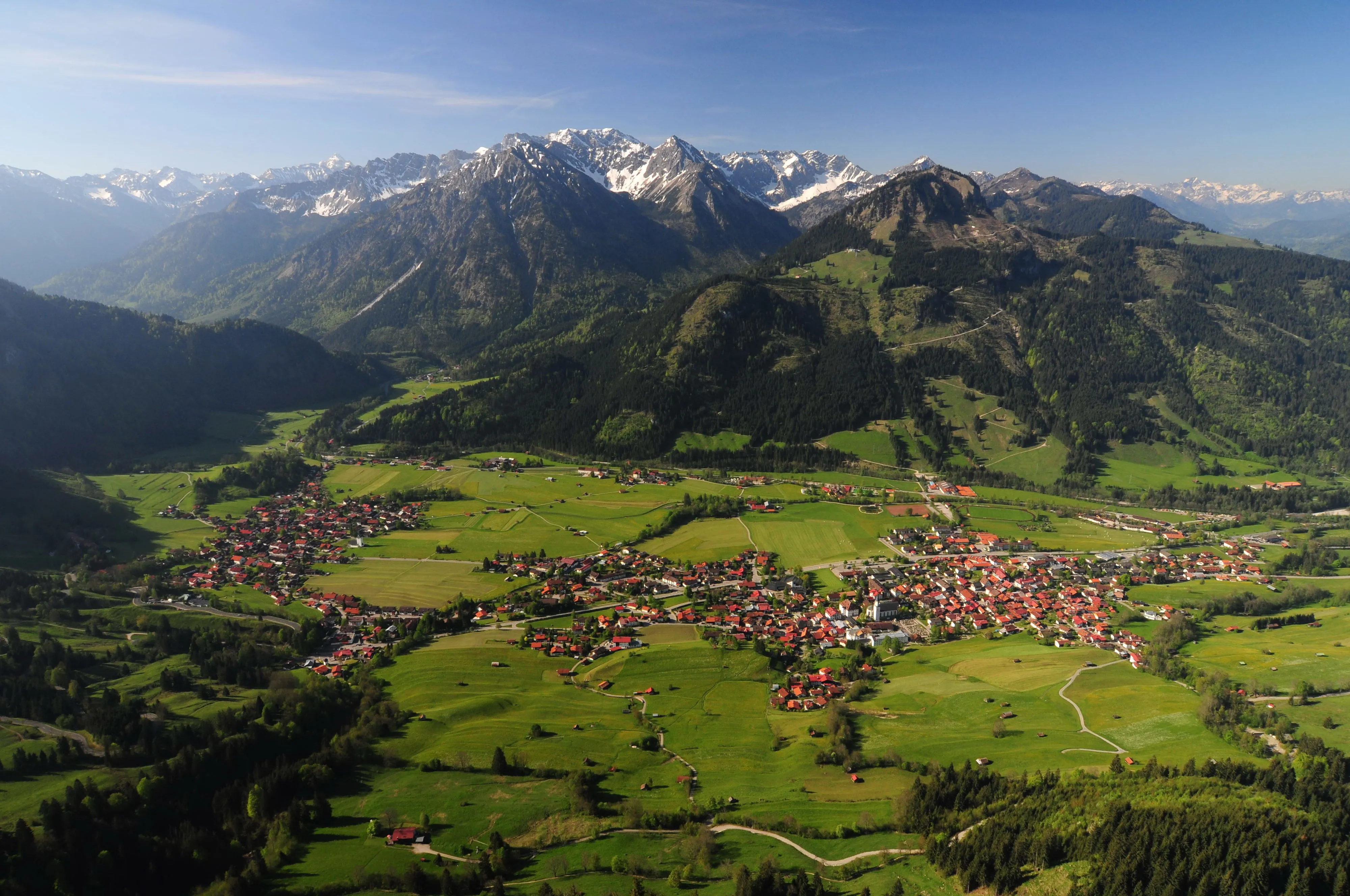 Bad Hindelang im Allgäu — Berge, Wanderwege und alpine Atmosphäre