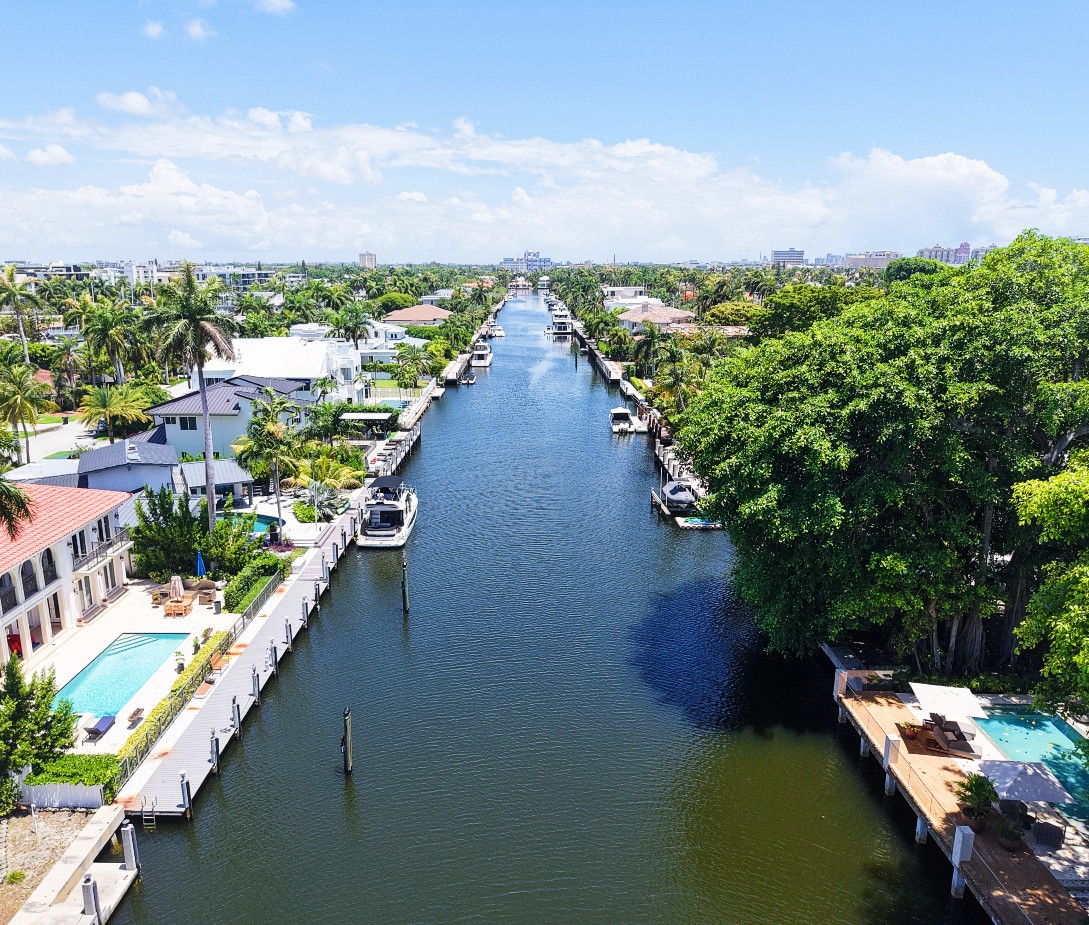 Ariel view of the Intracostal Waterway in Fort Lauderdale, FL