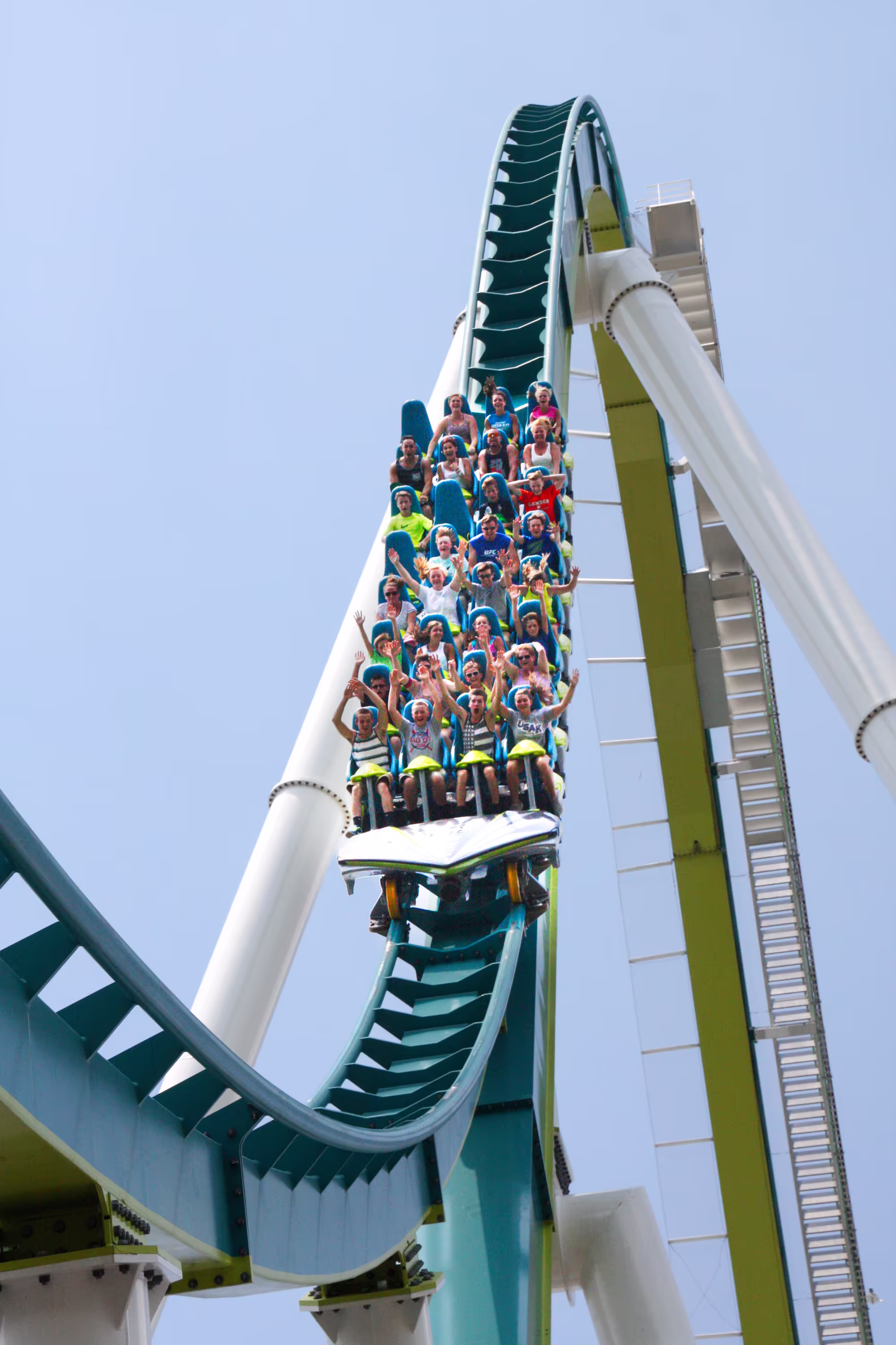 picture of the coaster Fury 325