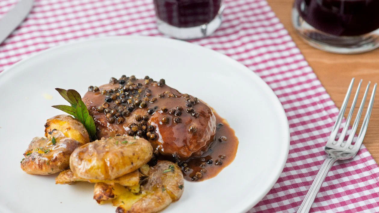 Filetto al pepe verde con patate