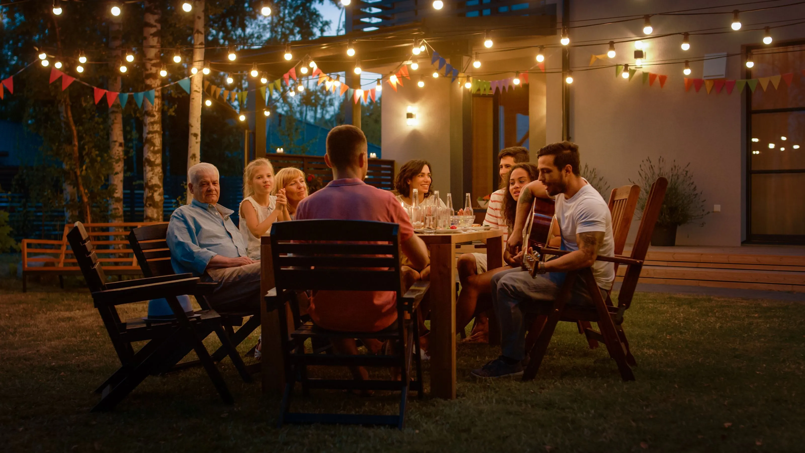 family alfresco dining
