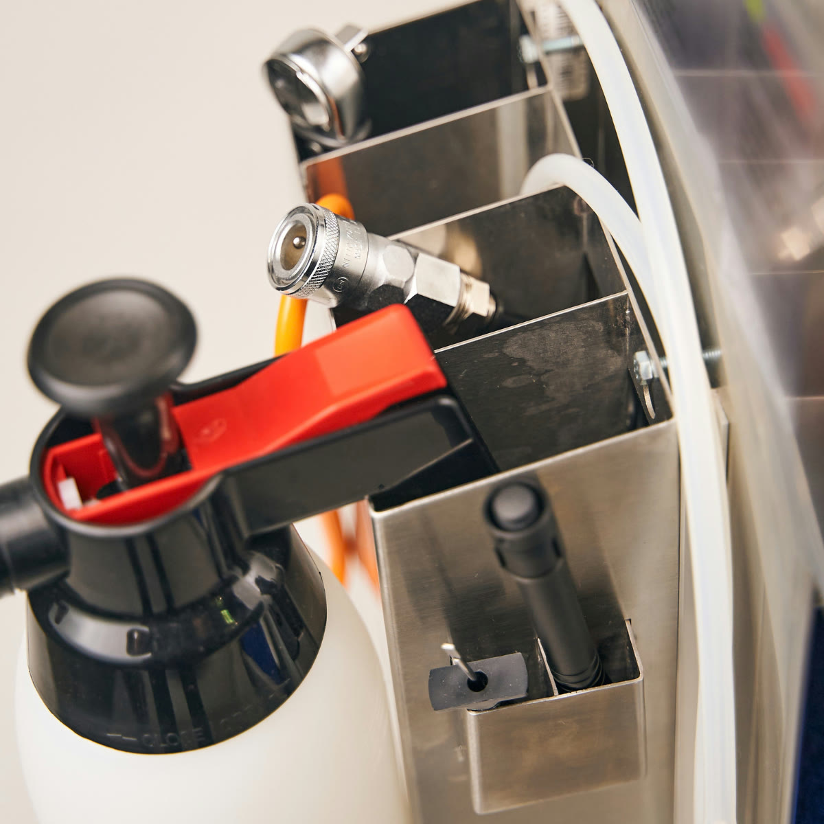 Brake fluid refill bottle mounted on the ES Trolley