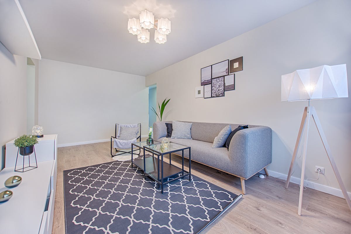 Carpet fitting costs across Cambridgeshire towns showing price ranges by property type and area