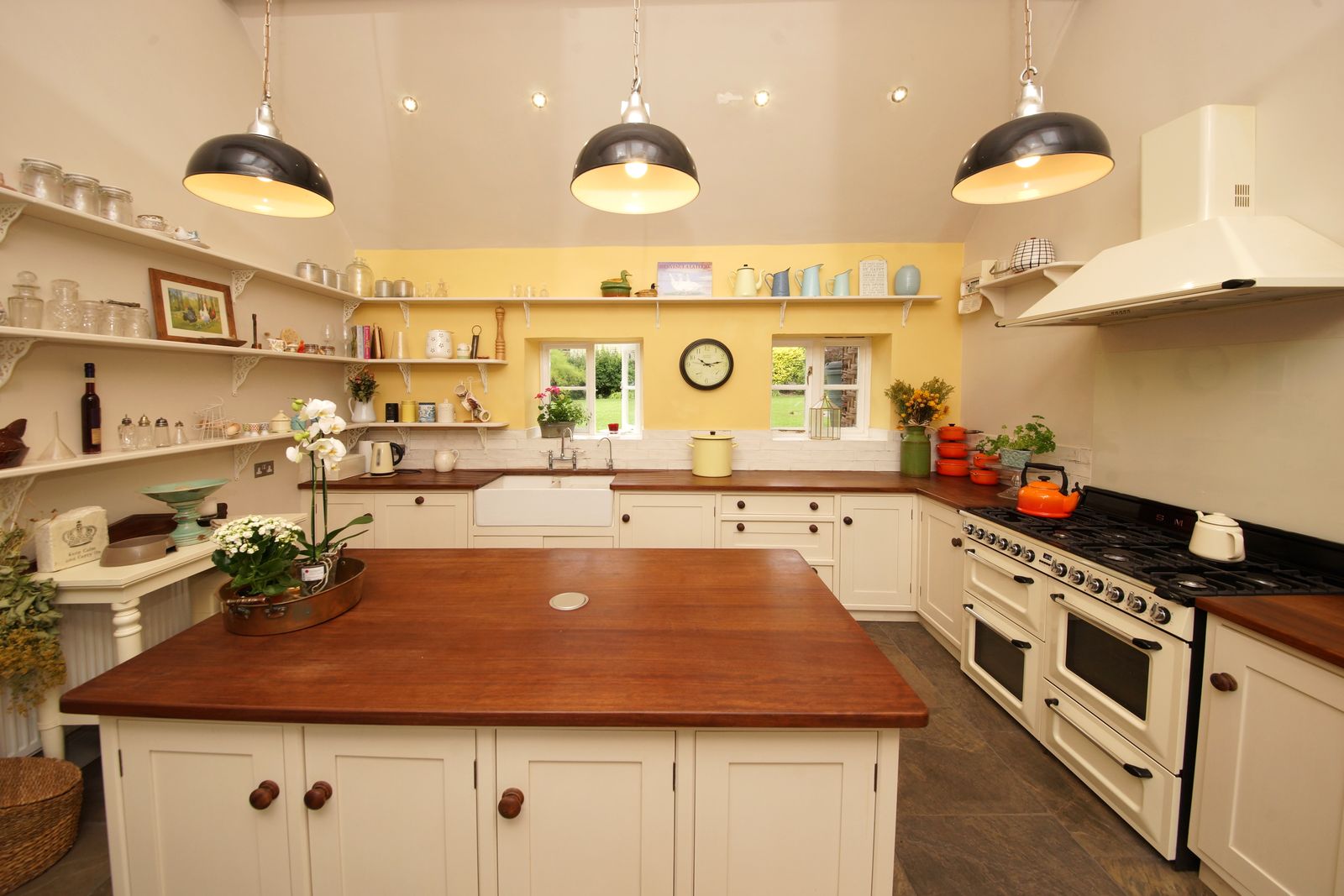 Kitchen flooring and cabinet colours in Peterborough, PE1 — Cambridgeshire Carpets